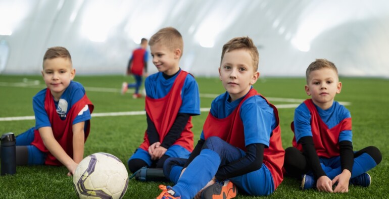 Gra w piłkę nożną dla dzieci – przewodnik