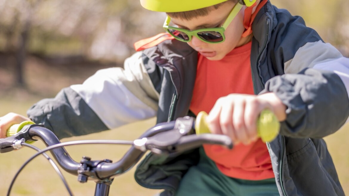 Jakie ochraniacze na rower dla dziecka – przewodnik