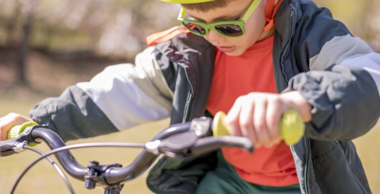 Jakie ochraniacze na rower dla dziecka – przewodnik