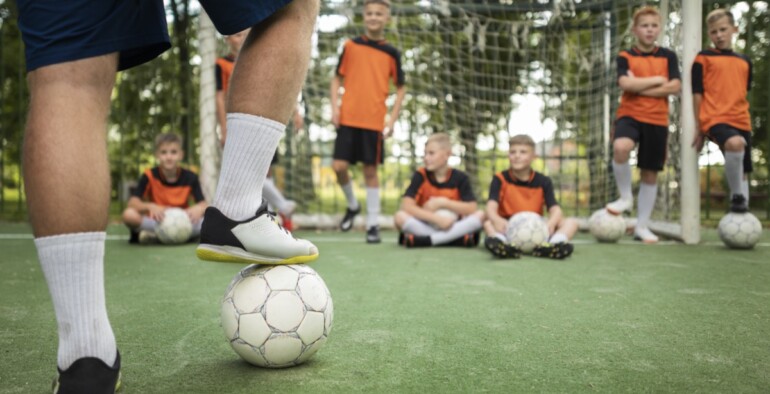 Jak zostać trenerem piłkarskim – przewodnik po karierze